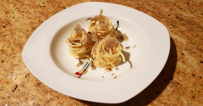 Como Preparar una Receta con Trufa Negra y Espaguetis 2